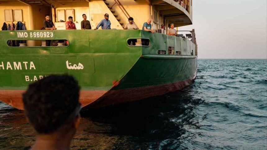 Hundreds of ships wait outside Gulf for full opening of Hormuz Strait
